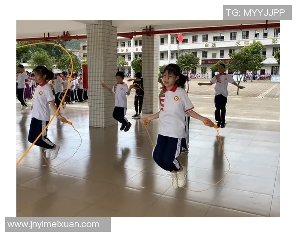 足球少年背影头像,展现运动精神与青春力量的时刻 足球少年背影头像,展现运动精神与青春力量的时刻