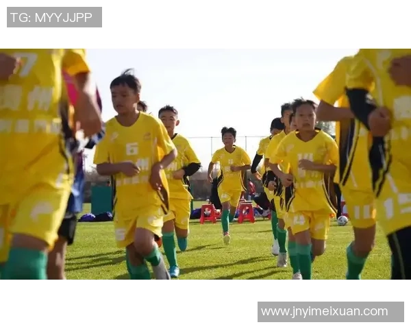 阳光球星逐梦绿茵场彰显拼搏精神点亮青少年足球梦想