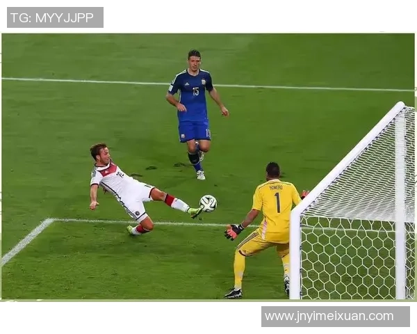 阿迪达斯签约足球球星大盘点与精彩瞬间展现 阿迪达斯签约足球球星大盘点与精彩瞬间展现