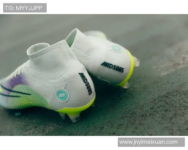 顶级球星如何选择足球鞋揭示其专业性与个性化需求